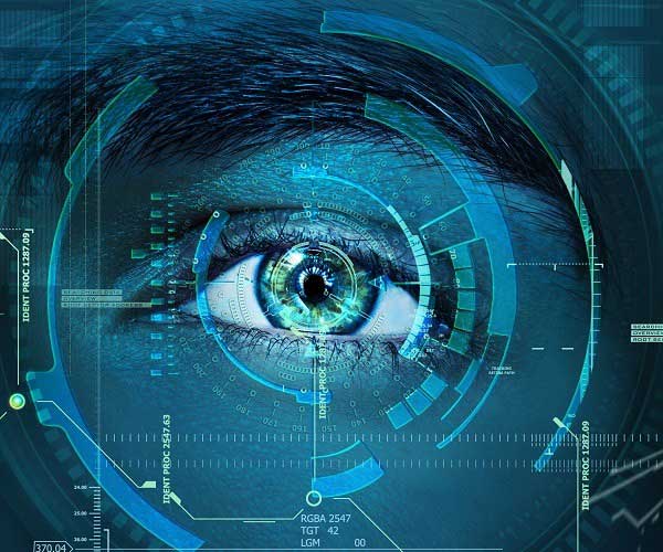 Auge und teile des Gesichts in Blau mit Computer-Iris